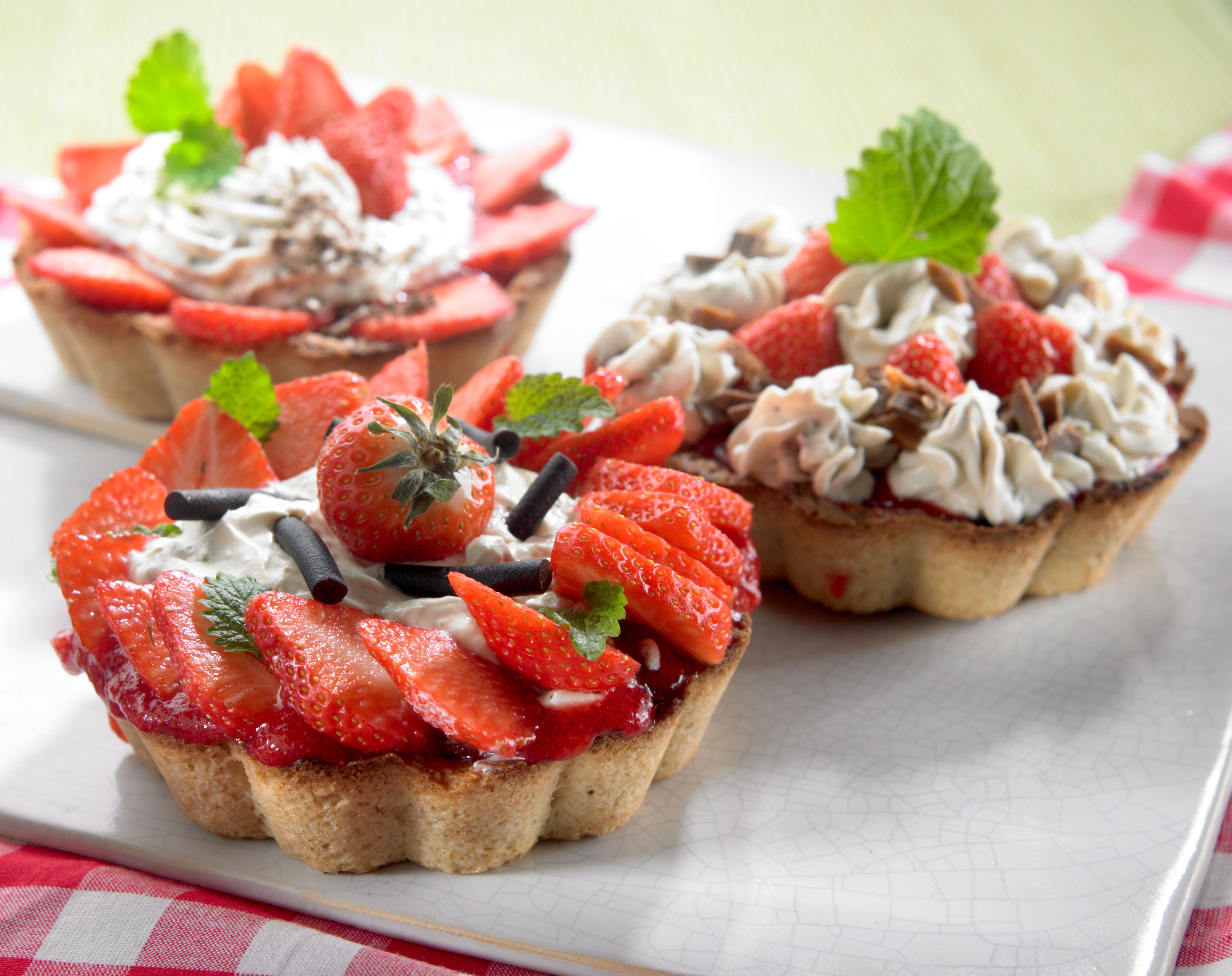 Mansikkapiiras Karkkivaahdolla