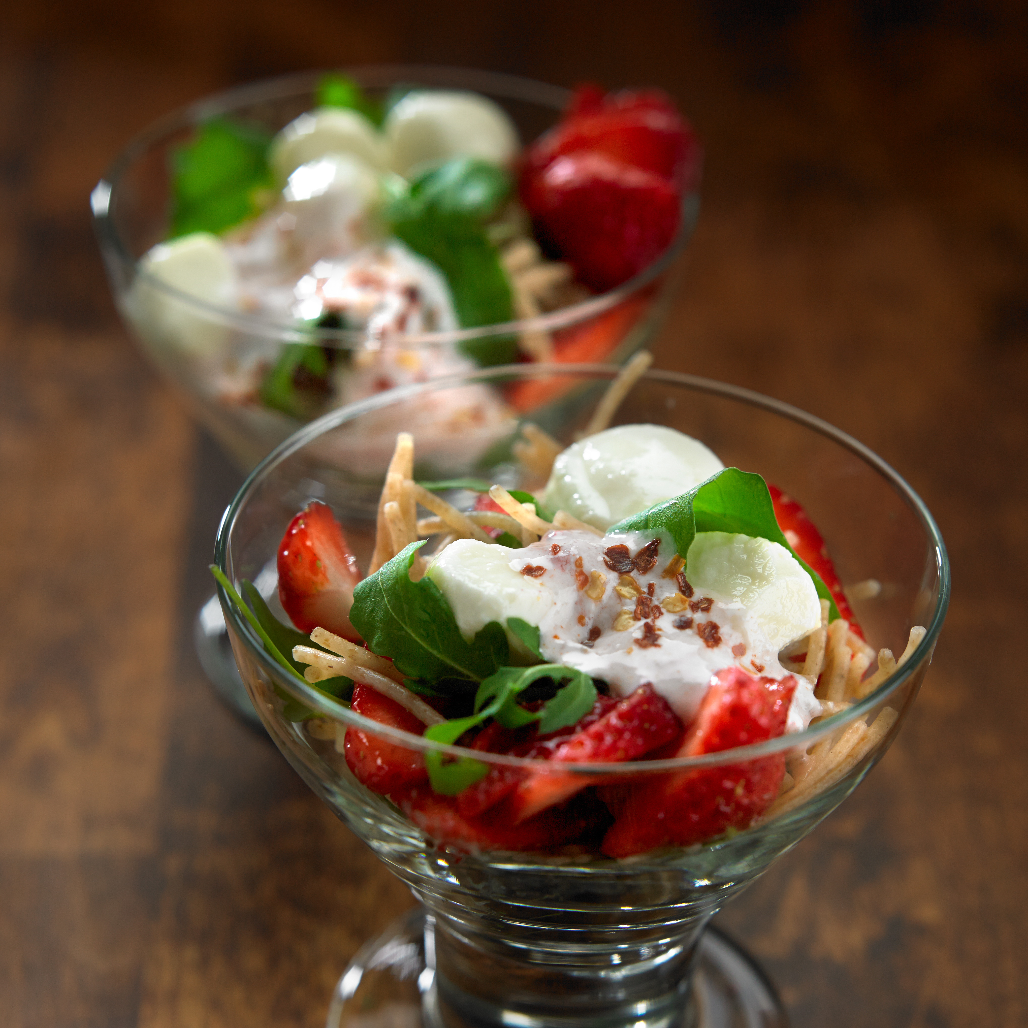 rakettispagetti mansikkasalaatti