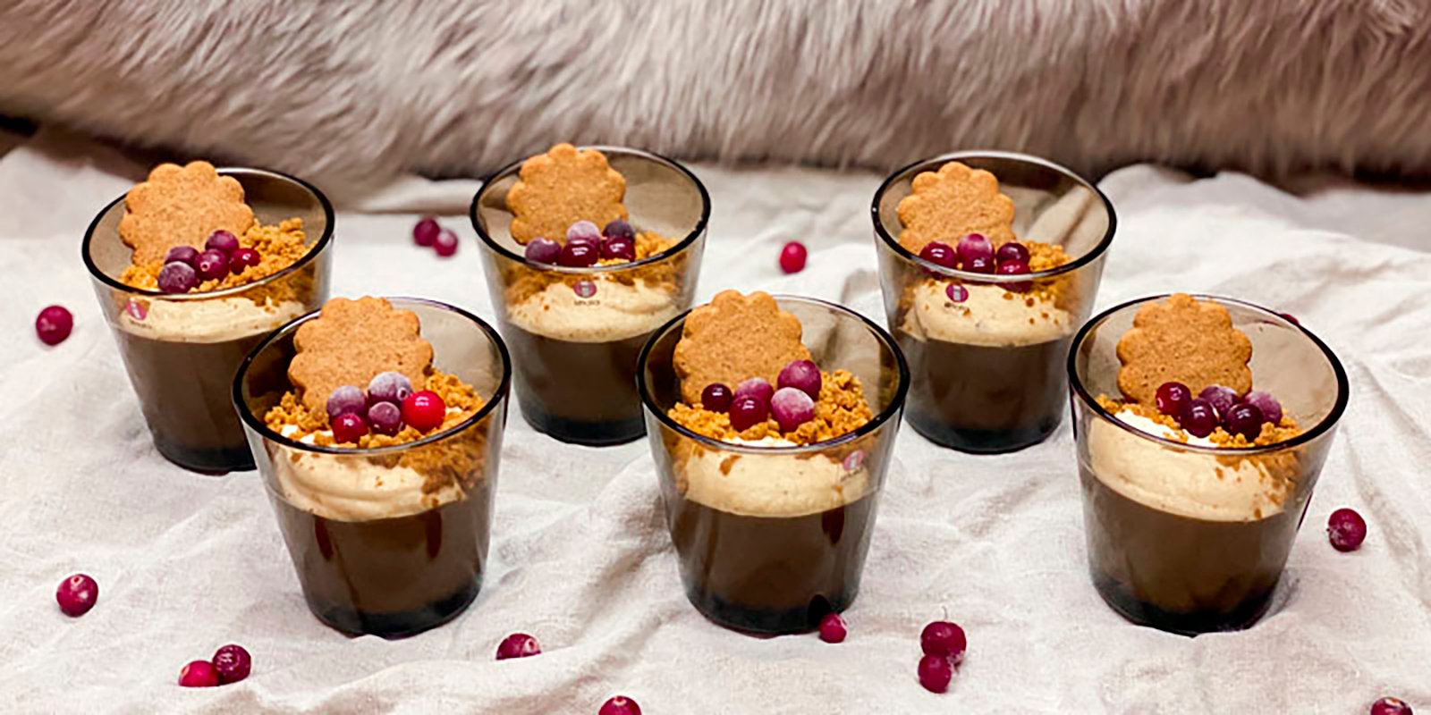 Valkosuklaa-piparimousse