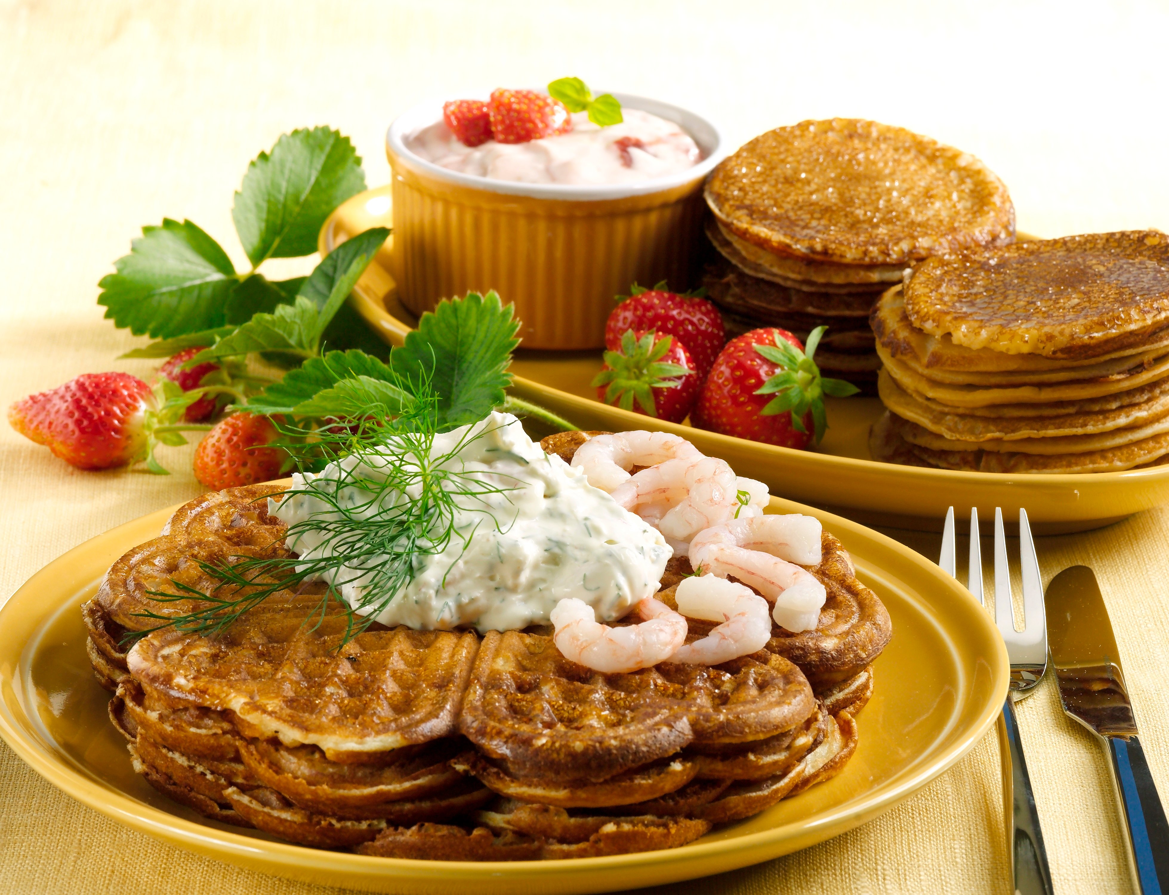 Vohvelit suolaisella ja makealla täytteellä