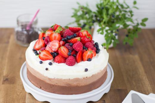 Kolmen suklaan hyydykekakku