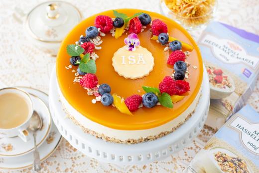 Hedelmäinen isänpäiväkakku myslipohjalla