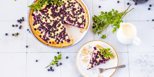 Helppo mustikkapiirakka sitruunarahkalla