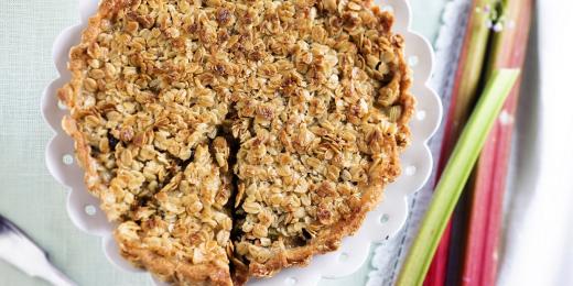 Raparperipiirakka kauratoscalla