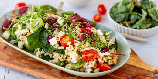 Broileri-pastasalaatti sydänpastalla