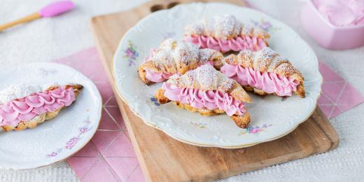 Croissantit marjarahkatäytteellä