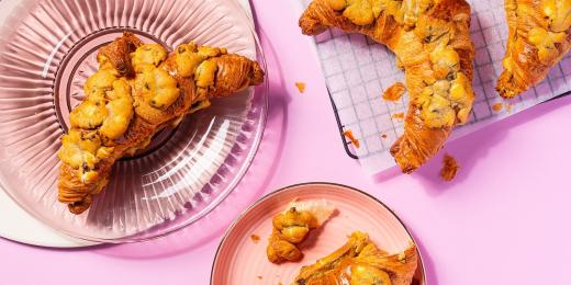 Crookie eli keksi-croissant keksitaikinasta