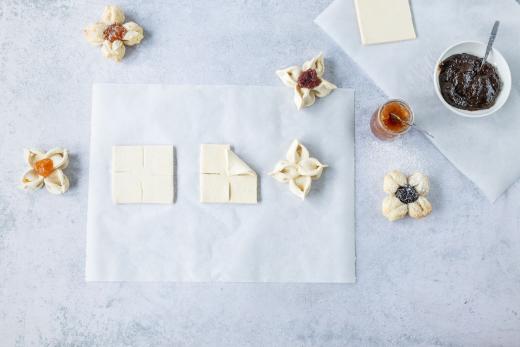 Jouluruusun taittelu