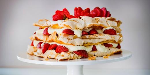 Britakakku mansikoilla