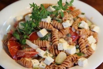 Feta-tuoretomaattipasta