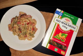 Värikäs pekonipasta