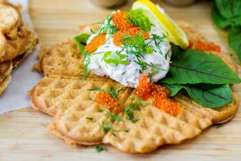 Lohitäytteiset vohvelit