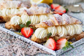 Keväiset sitruunacroissantit