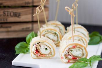 Kasvitäytteiset rieskarullat