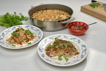 Aasialaisittain maustettu makaronilaatikko