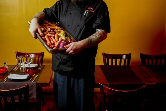 Lautasmalli toimii lounaalla