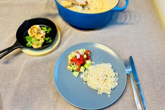 Kreikkalainen sitruunainen riisipilahvi ja kanaa gyros
