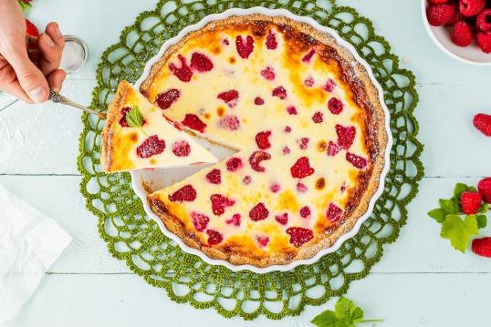 Helppo vadelmapiirakka