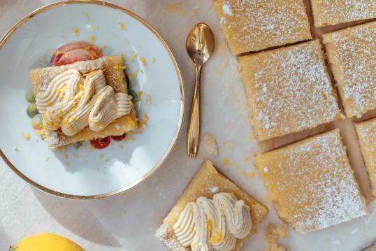 Kinuski-sitruunaruudut