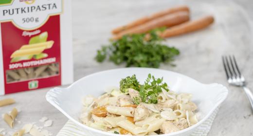 Kuvassa Hellapoliisin tekemä Satokauden broileripasta