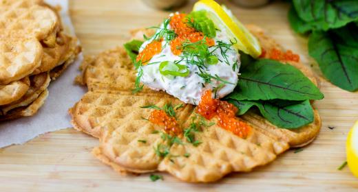 Lohitäytteiset vohvelit