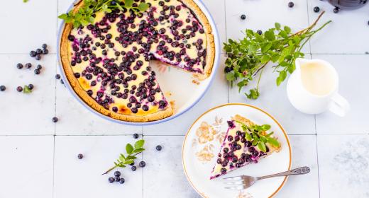 Helppo mustikkapiirakka sitruunarahkalla