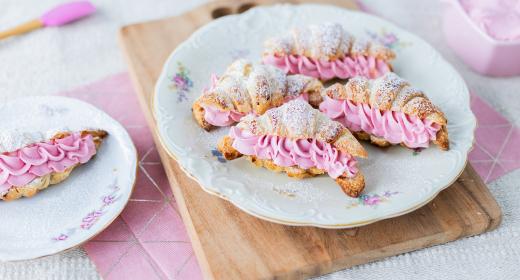 Croissantit marjarahkatäytteellä