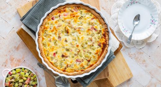 Helppo raparperipiirakka