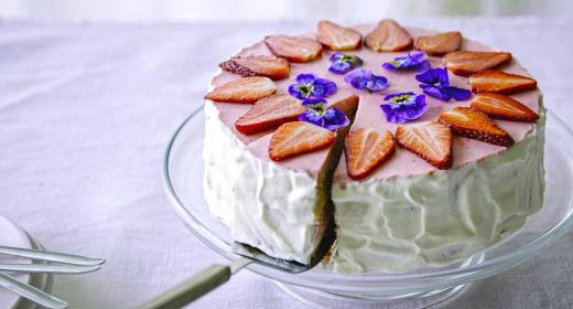 Myllyn Parhaan mansikka-Biscoff-täytekakku