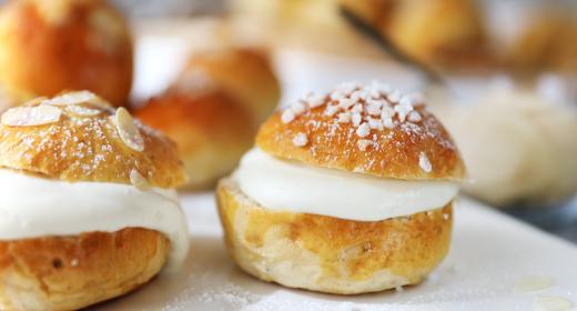 Laskiaispullat mantelimassalla