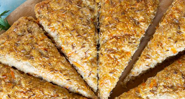 Kuvassa Kinuskikissan tekemät porkkanasämpylät