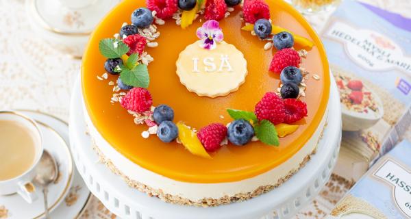 Hedelmäinen isänpäiväkakku myslipohjalla