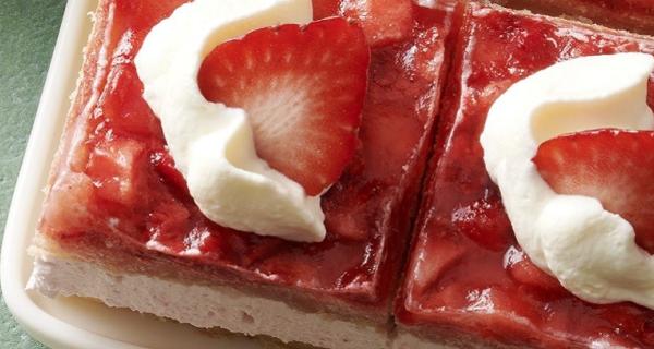 MP mansikkalevykakku