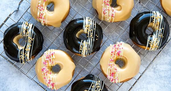 Toffeekuorrutetut uunidonitsit