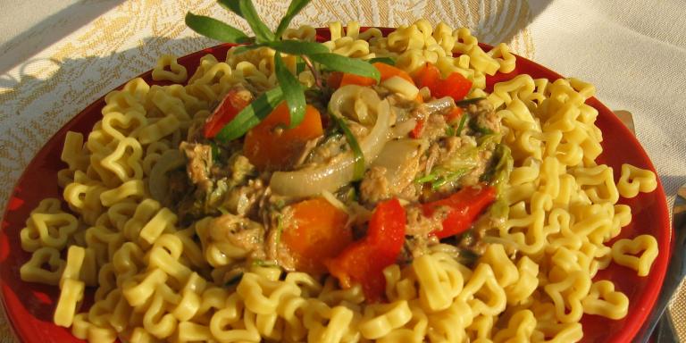 Tonnikalapasta jossa sydänmakaronia