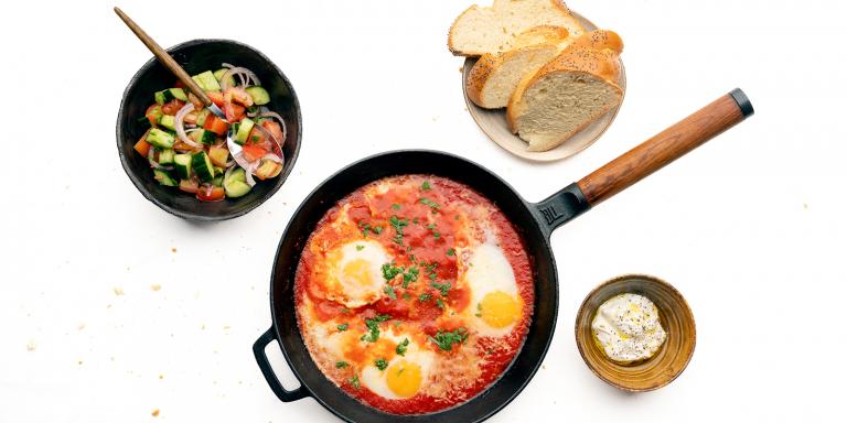 CHALLAH-LEIPÄ &amp; SHAKSHUKA &amp; SALAT ARAVI