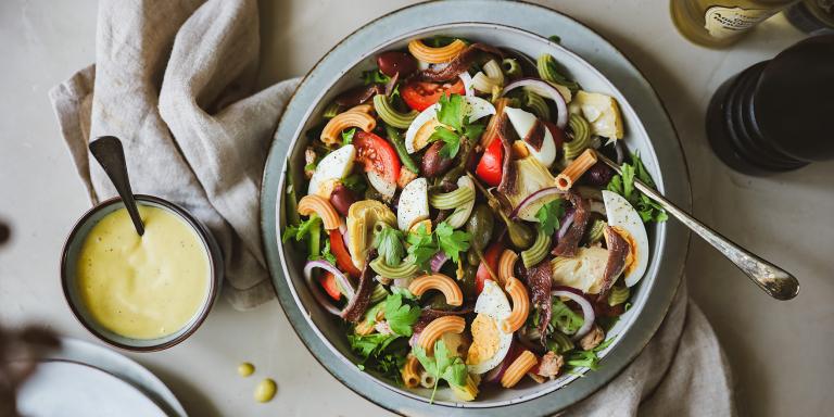 Nizzan salaatti pastalla