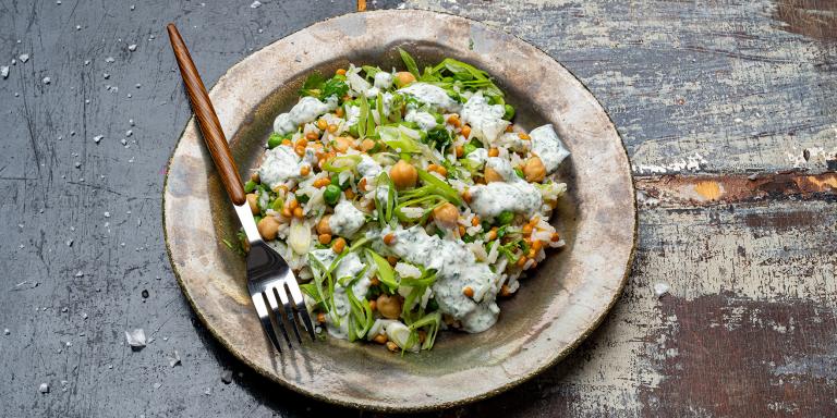 Sitruunainen basmati-kikhernesalaatti