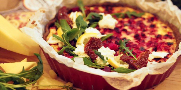 Iida Huhtaluhdan rukiinen juusto-rosollipiiras