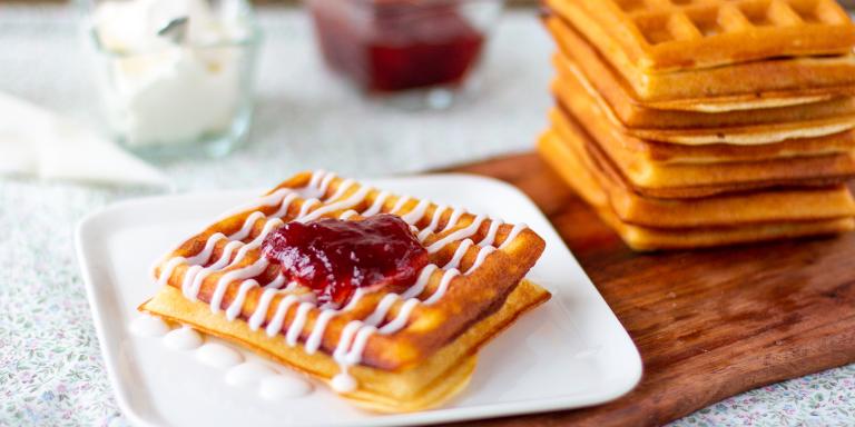 Manteliset Runebergin päivän vohvelit