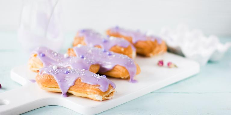 Eclair-leivonnaiset eli koristeelliset tuulihatut