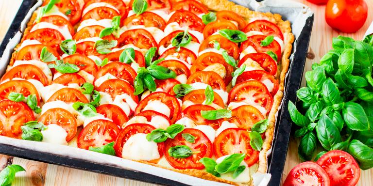 Tomaatti-mozzarellapiirakka