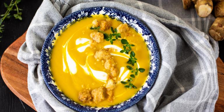 Maa-artisokkakeitto ja timjamimuru