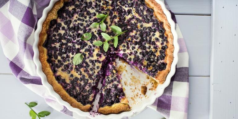 Mustikkapiirakka murotaikinasta