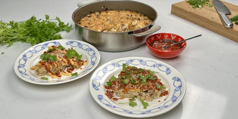 Aasialaisittain maustettu makaronilaatikko