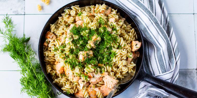 Nopea lohipasta pikku kierrepastalla