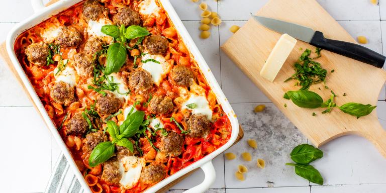 Yhden vuoan lihapullapaistos pikku simpukkapastalla