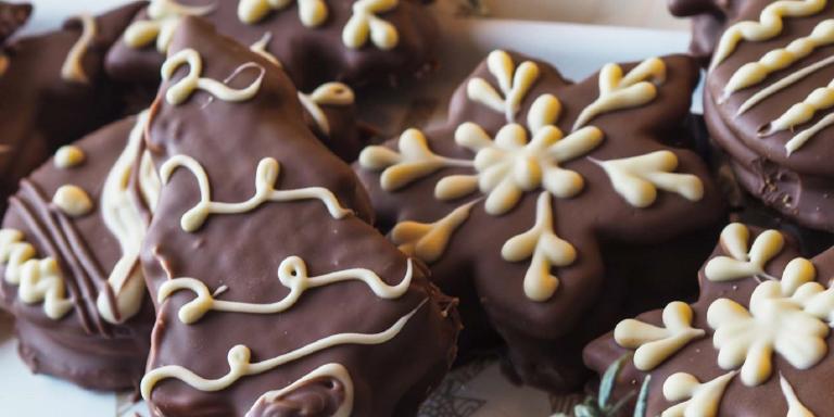 Jouluiset täytepiparit karpalotäytteellä