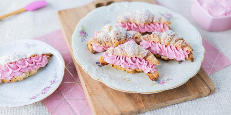 Croissantit marjarahkatäytteellä