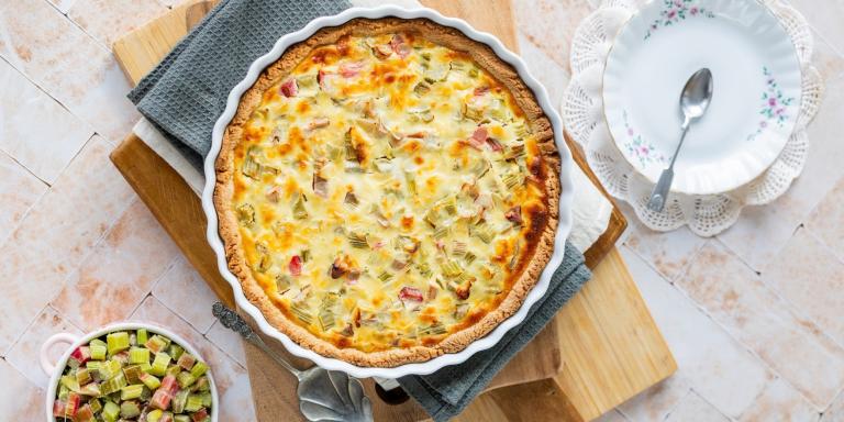 Helppo raparperipiirakka